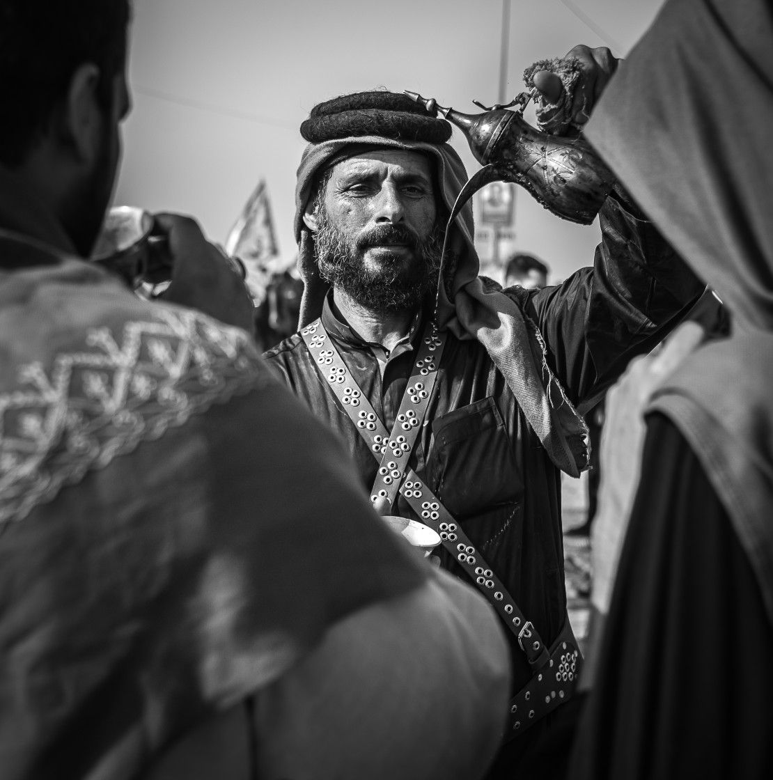 Picfair's tweet photo. Beautiful portrait - 'Serving the Pilgrims' - from @Perspective_P. 👌

"Arbaeen is the largest annual pilgrimage in the world which attracts more than 22 million pilgrims who march from Najaf to Imam Hussain’s Shrine in Karbala to mark this occasion."

📷: https://t.co/Q1N0pj90vp https://t.co/0Boi9wh1y3