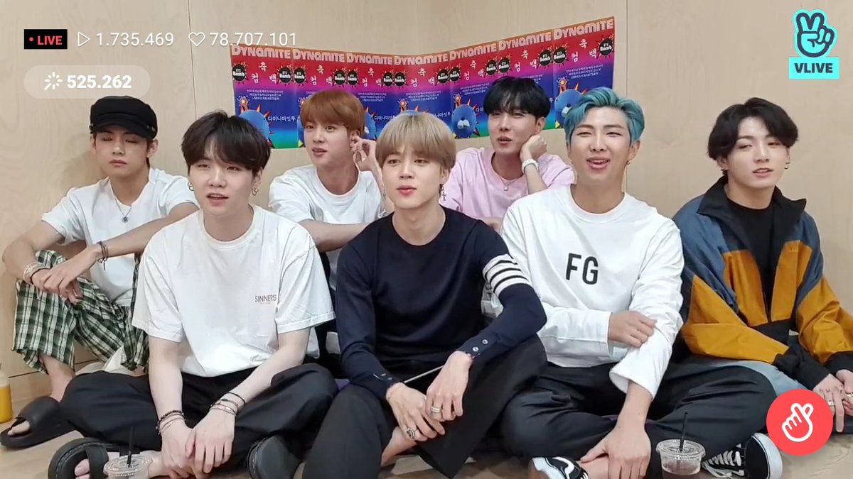 beatrizbelli3's tweet photo. #DynamiteToday
Só o Bts mesmo ,pra não me deixar dormir de tanta ansiedade.
Mas óbvio que valeu a pena né rsrs 
O mv tá perfeito ,os meus bebês estão piticos, ainda veio a live, pensei que eu não iria sobreviver 😍😍😍 https://t.co/UlnDEQyMng