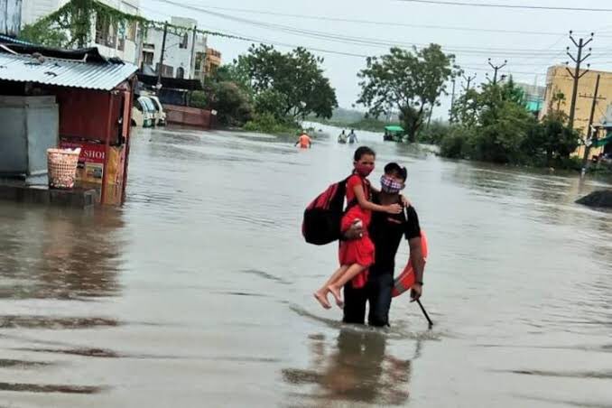 ABRAPOLU's tweet photo. #Warangal 
#WarangalDevastation
Stagnated Sewage &amp; Passages show unpreparedness of Admn. 
@ABRAPOLU requested to @HardeepSPuri @MoHUA_India @Secretary_MoHUA to save World Heritage City from Negligence of #Telangana Govt by ensuring Expert Study &amp; Monetary Grace. https://t.co/4RdndBHrJB