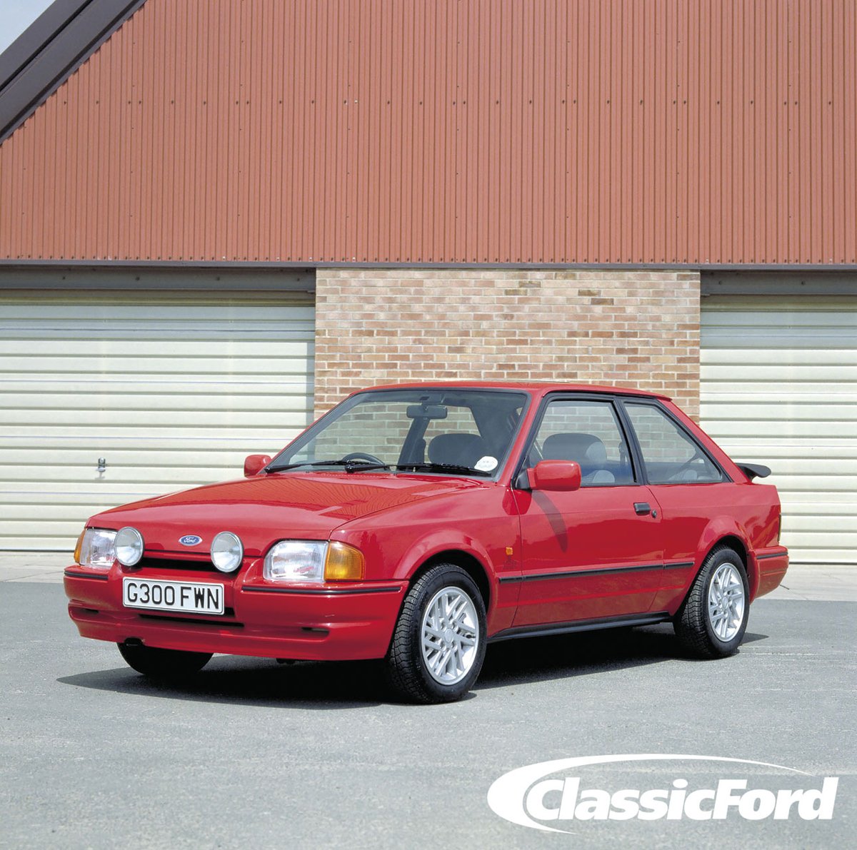 classicfordmag's tweet photo. Top 10 Fords of the ’90s? Here's three, find the rest here> https://t.co/WDiVLM72YS #classicford #classiccars #90spec https://t.co/I2jl4sH5uH