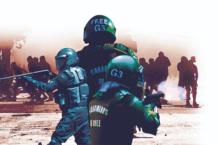 lesliona's tweet photo. 🔴 AHORA La Brigada de Derechos Humanos de la PDI, por orden del fiscal Centro Norte Francisco Ledezma, detuvo al teniente coronel de Fuerzas Especiales de Carabineros Claudio Crespo como autor material de los disparos que dejaron ciego al joven Gustavo Gatica @latercera https://t.co/FZ5rokt4QZ