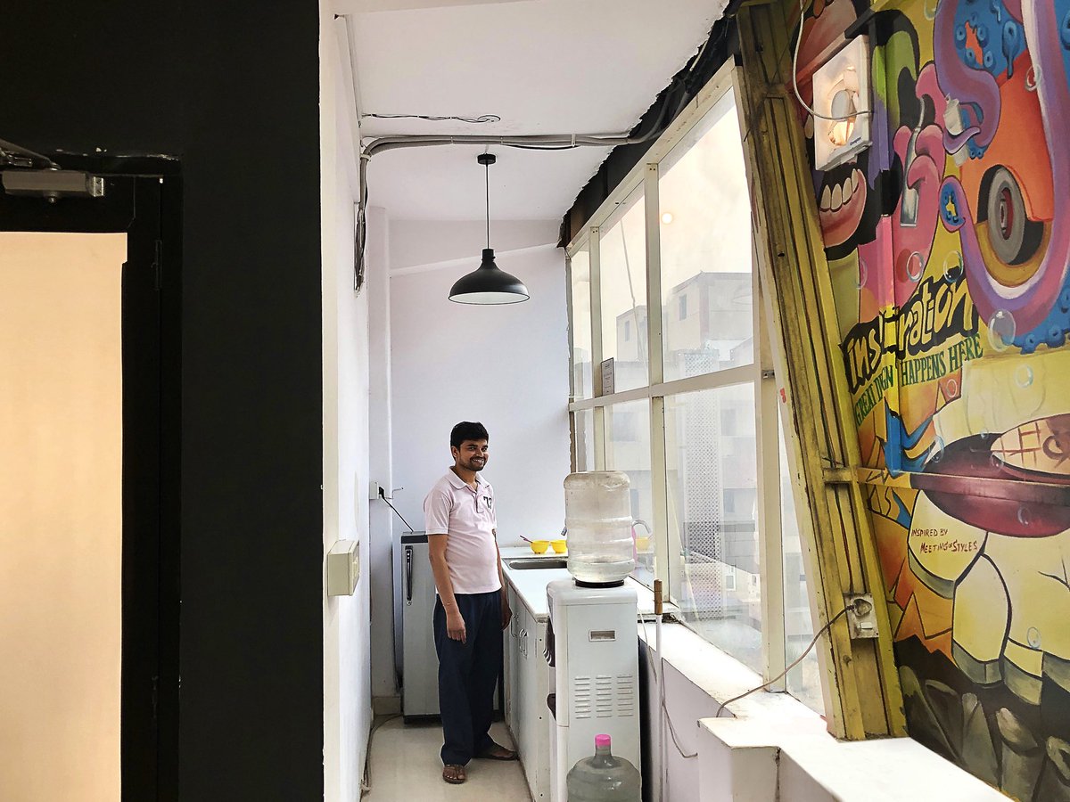 Kormoan's tweet photo. Chai ya coffee?
.
.
Pani 😬

#santoshbhaiyarocks #kormoan #officekitchen https://t.co/pjnvPjClzY