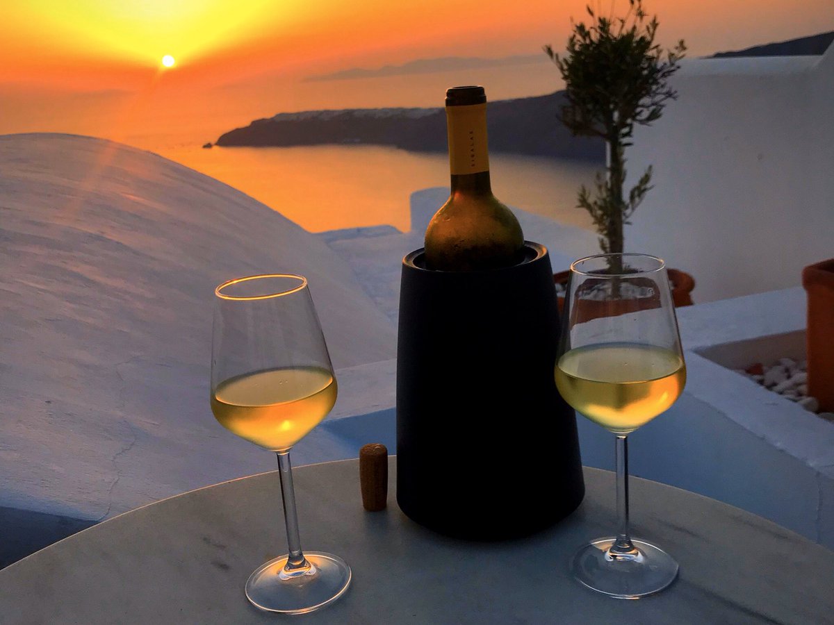 travelnelipot's tweet photo. Happy Friday everyone! Grab yourself a seat and watch the Santorini sunset in Imerovigli ππ
Get in the know, click the link in the bio!π
#santorini #sunset #greece #explore #browse #shop #sunny #pretty #bucketlist #greecebucketlist #blogpost #readit https://t.co/9cLRCyalzx