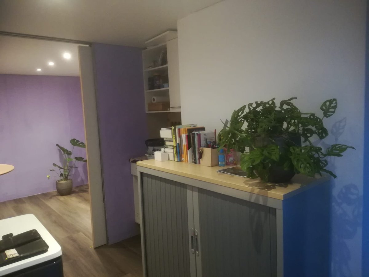 Kleur op ons kantoor!
Deze zomerperiode hebben we in het kader van teambuilding kantoorplanten uitgezocht en het kantoor ook nog een mooi kleurtje gegeven. Vorige week zijn we goed uitgerust weer begonnen. #ruimtelijkeordening #projecten #bestemmingplan #weeraandeslag