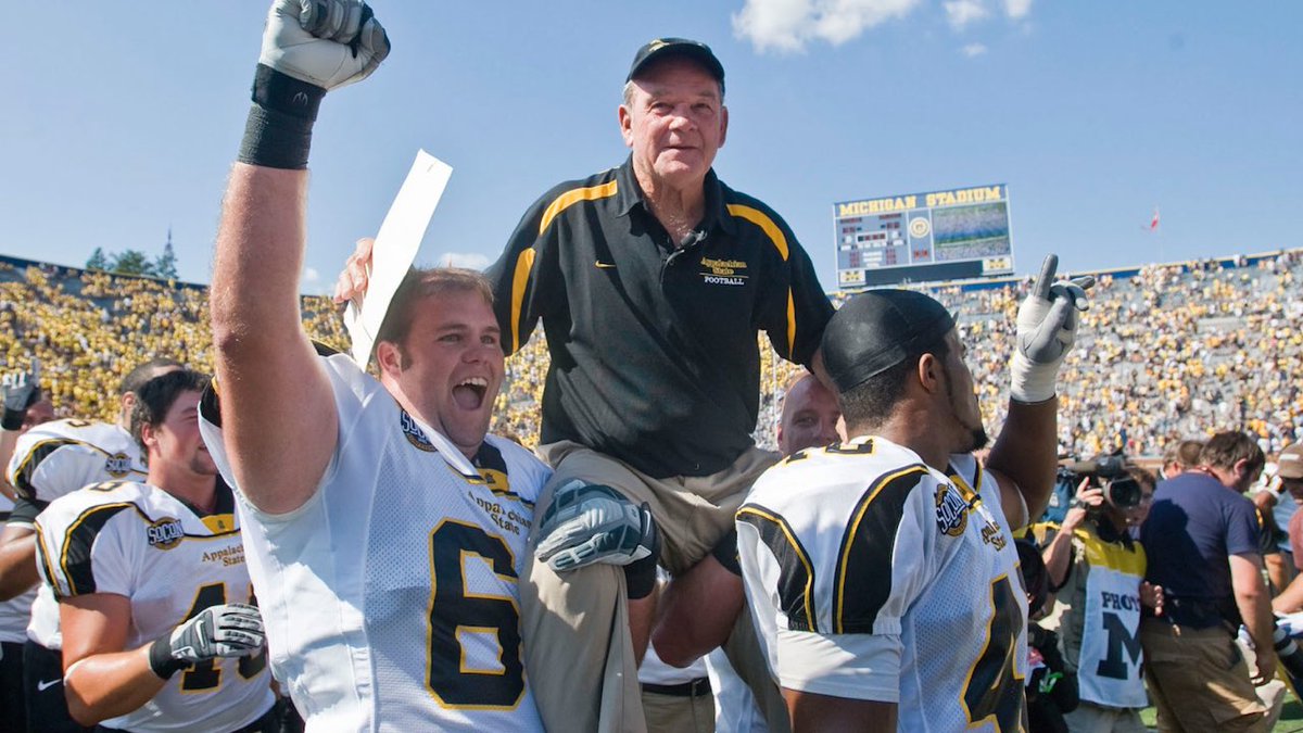 olmountainjug's tweet image. “Always do more than is expected” - Coach Jerry Moore
#JoinYosefClub #KeepClimbing #GoApps #AppState