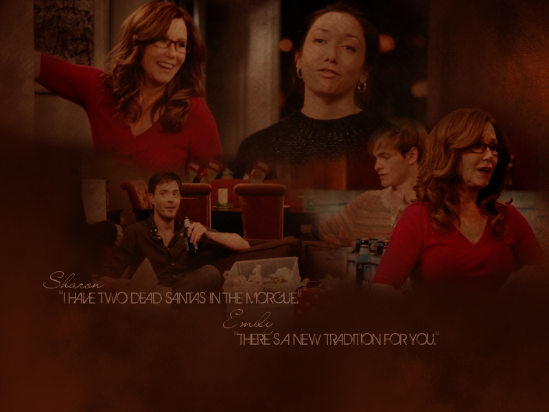 MajorCrimesMemo's tweet photo. Sharon: "I have two dead Santas in the morgue."
Emily: "There's a new tradition for you."
@MaryMcDonnell10 @ZarahMahler
#MajorCrimes #SharonRaydor #EmilyRaydor #RickyRaydor
#MaryMcDonnell #ZarahMahler #RyanKennedy https://t.co/XUxnwVWyau