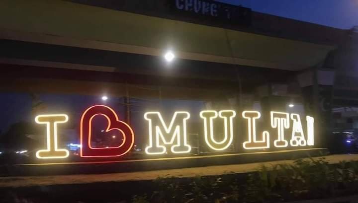 MultanYouth's tweet photo. Chungi # 09 #Multan
Thank you Parks &amp; Horticulture Authority.

Pic : @OHOfficial1 https://t.co/wBjNhe0fID