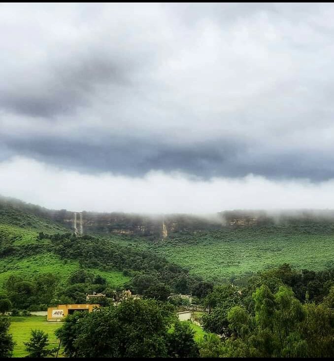 VarunSinghBagh7's tweet photo. @akshay070816 
@ShivamP96707159 
@neelesh_978 
@amiteshtiwari17 

कैमोर नगरी का अभूतपूर्व दृश्य.. https://t.co/SMbGsoYE34