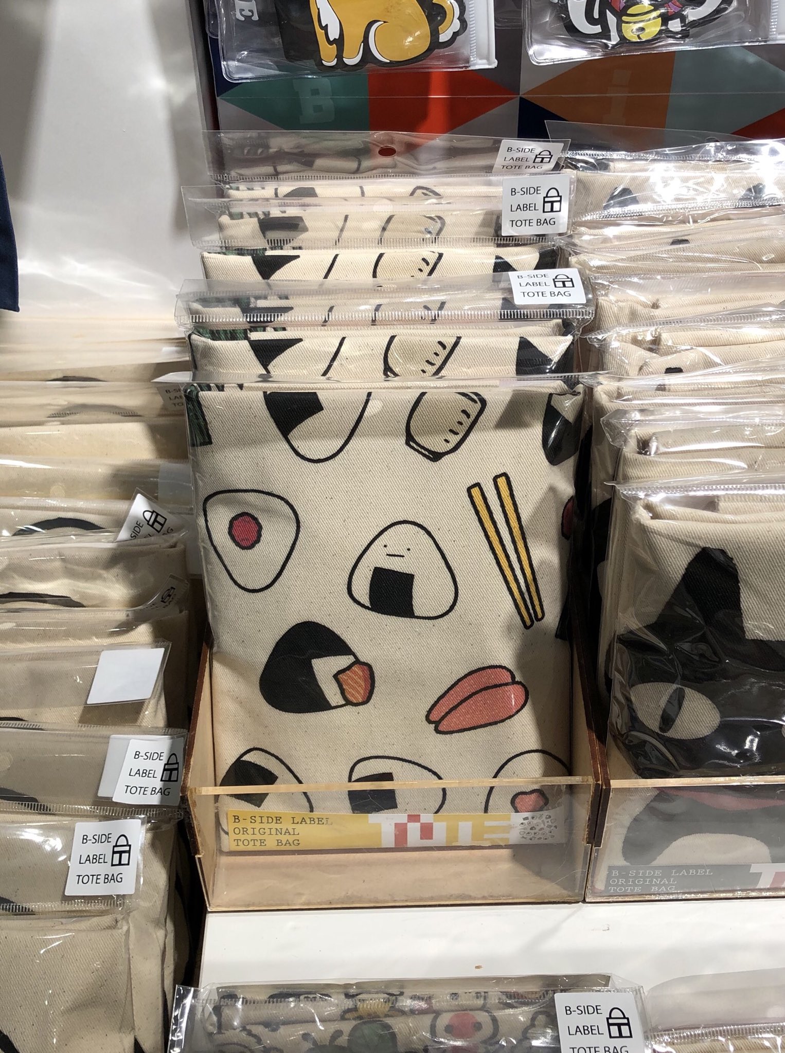 ステッカー屋 B Side Label 遅い時間にすみません 大宮ロフト さんで本日から雑貨展が始まりました いつもの雑貨展だけでなくおにぎり屋さんやポケモンの雑貨などもありますよ 雑貨展限定のおにぎりトートも持って来てるのでチェックしてみてください