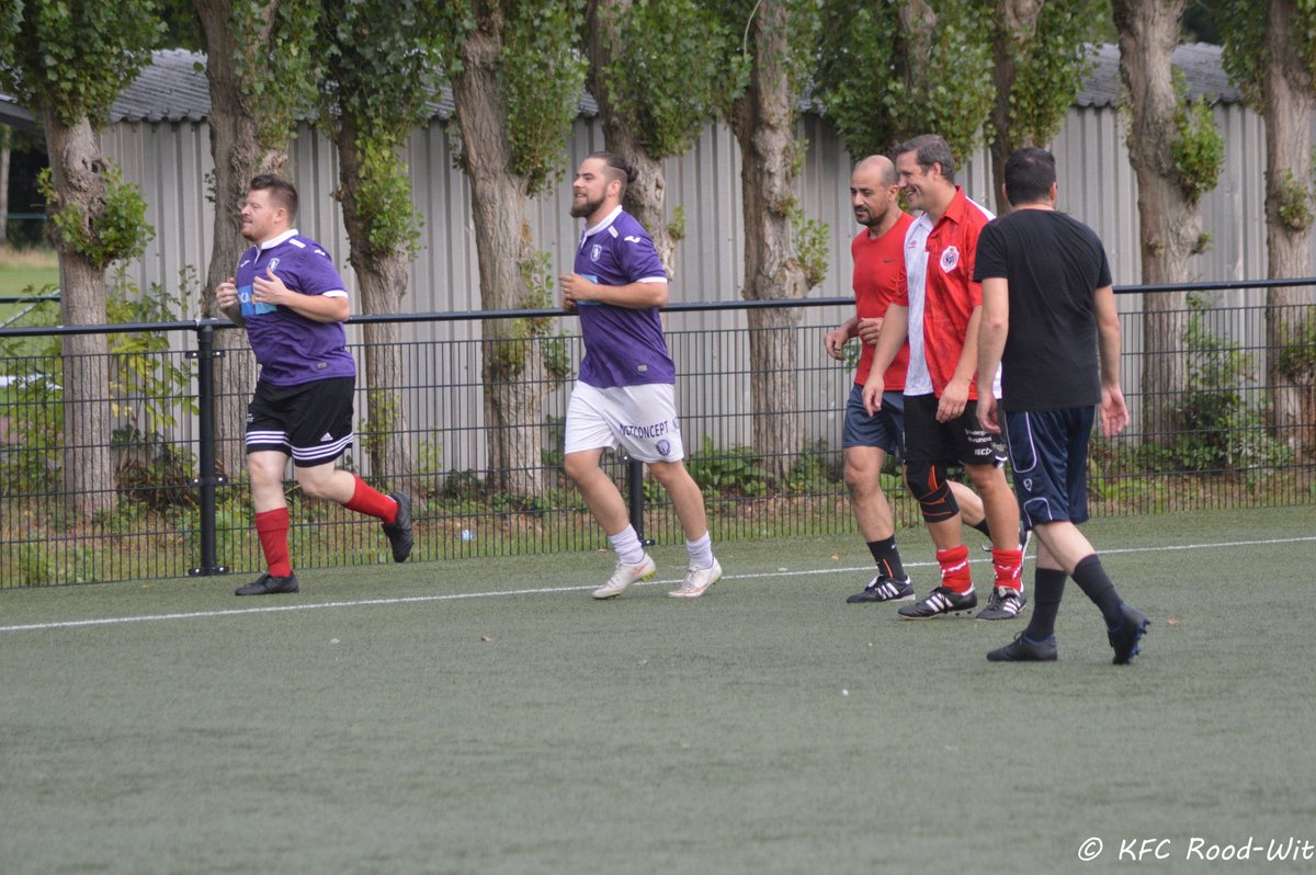 kfcrw's tweet photo. Enkele 'plaatjes' van gisteren #FirstTraining #KFCRW #BackOnThePitch 

Meer foto's: https://t.co/BUuB6pgRwF https://t.co/cW5CPgrlBb