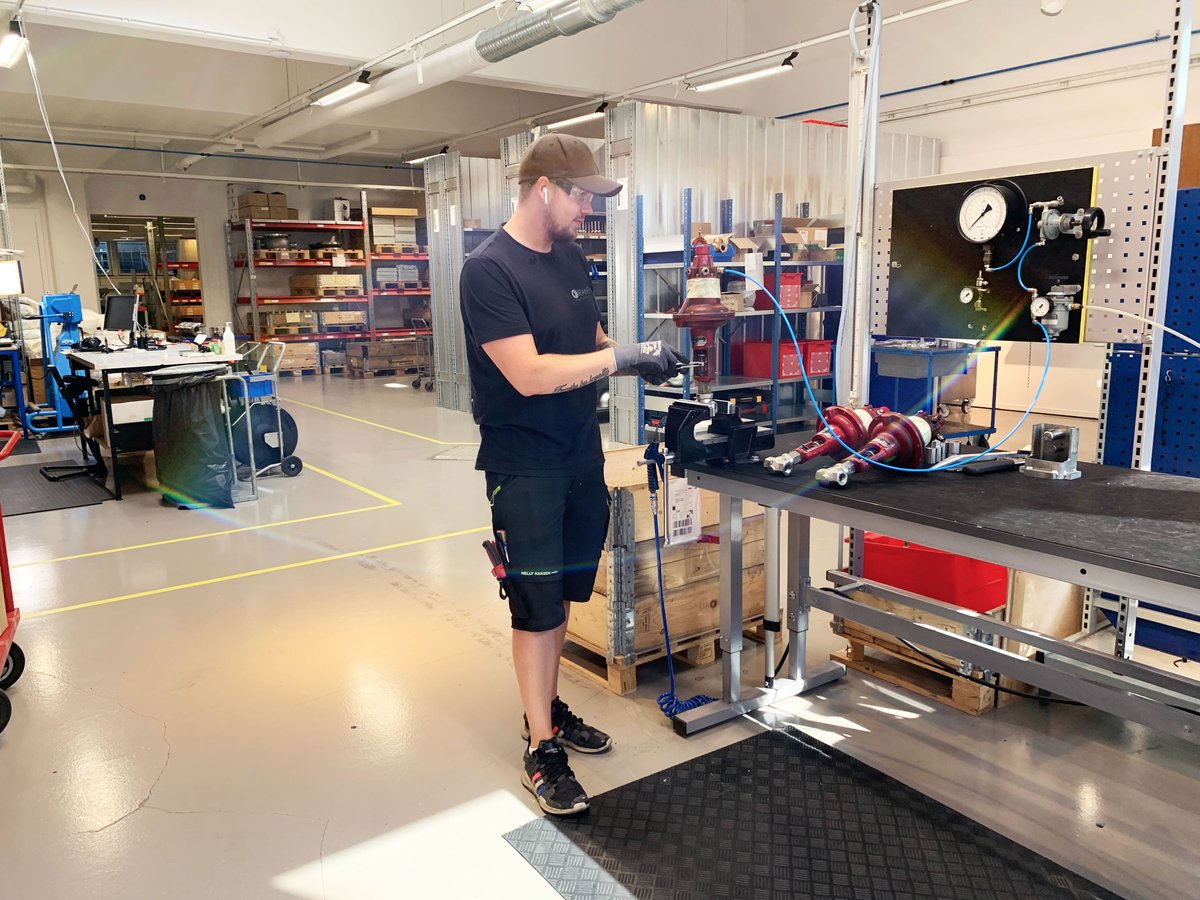 RamenValves's tweet photo. 🛠 Workshop snapshot 🛠 Max, one of our excellent Service technicians, performs a spare part change on 3 Badger Meter control valves. A sustainable way to prolong the product lifecycle &amp; reduce costs. Win-win! #valves https://t.co/uQEhs3HiN3 https://t.co/gDdYpfHYDM