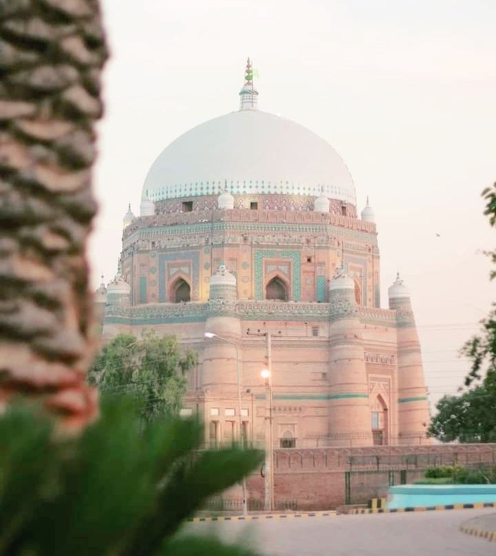 MultanYouth's tweet photo. علاجِ عشق جو پوچھا طبیب سے
دھیمے لہجے میں بولا، #ملتان جایا کرو
🌼🔥
#MultanOfficial #Multan
Pic : #hamdani https://t.co/tC3r3KYNPk