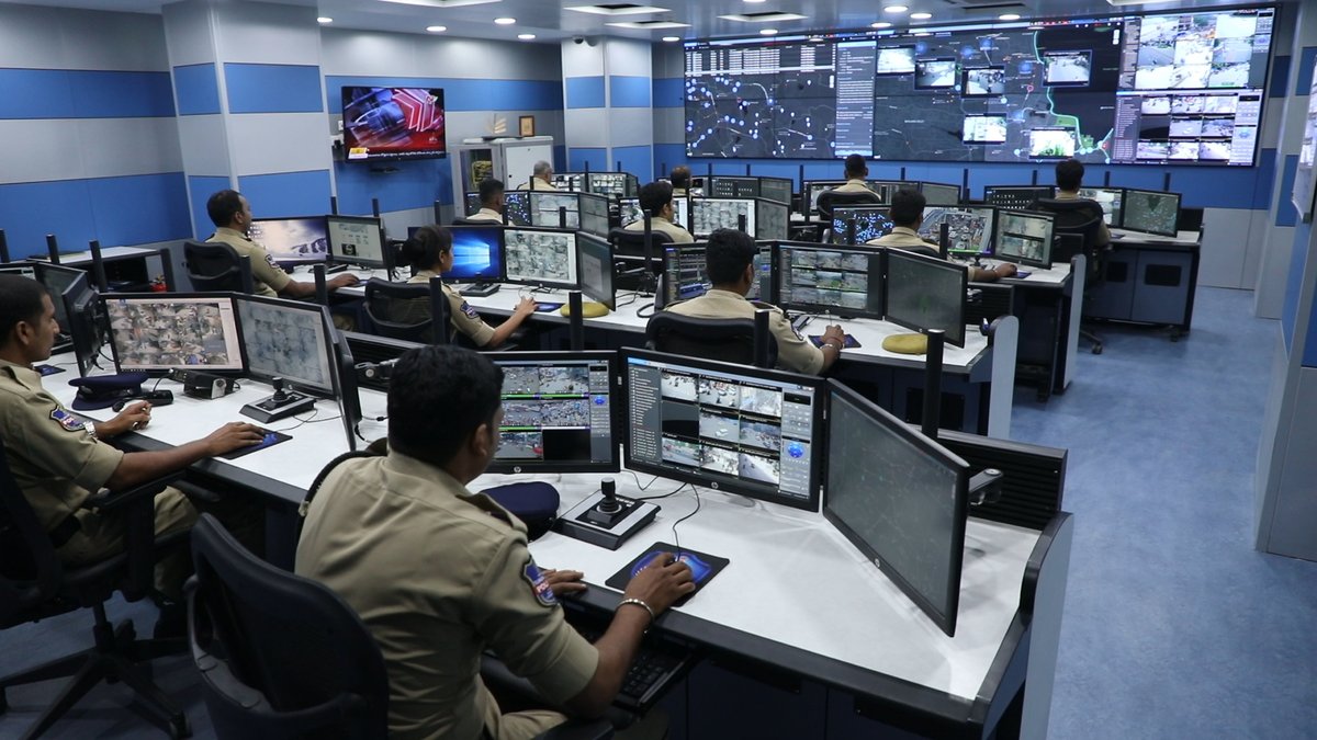Once a camera spots an individual without a face mask, it sends an image & alert to the command & control center at police headquarters in Hyderabad. The city is also in the process of building a 20 storey police hqrts which will house tech to process footage of 1L cams in 1 min.