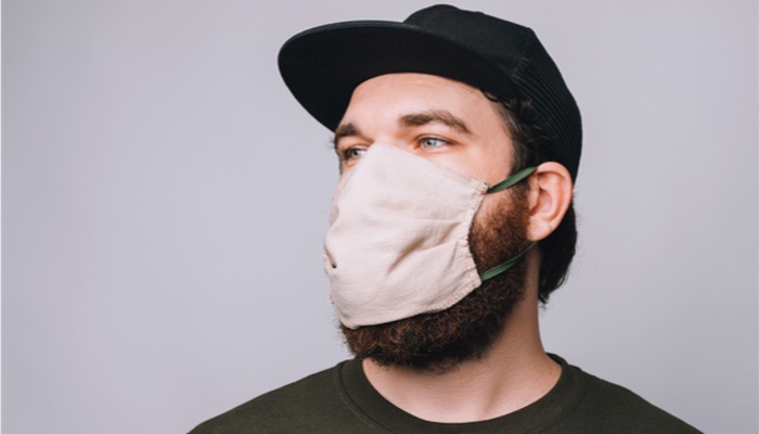 La barba en la nueva normalidad: hablamos con <a href="/barberscrew/">Barbers Crew</a> sobre cómo mejorar la higiene de la barba y ponernos la mascarilla correctamente bit.ly/2Q2bFPa