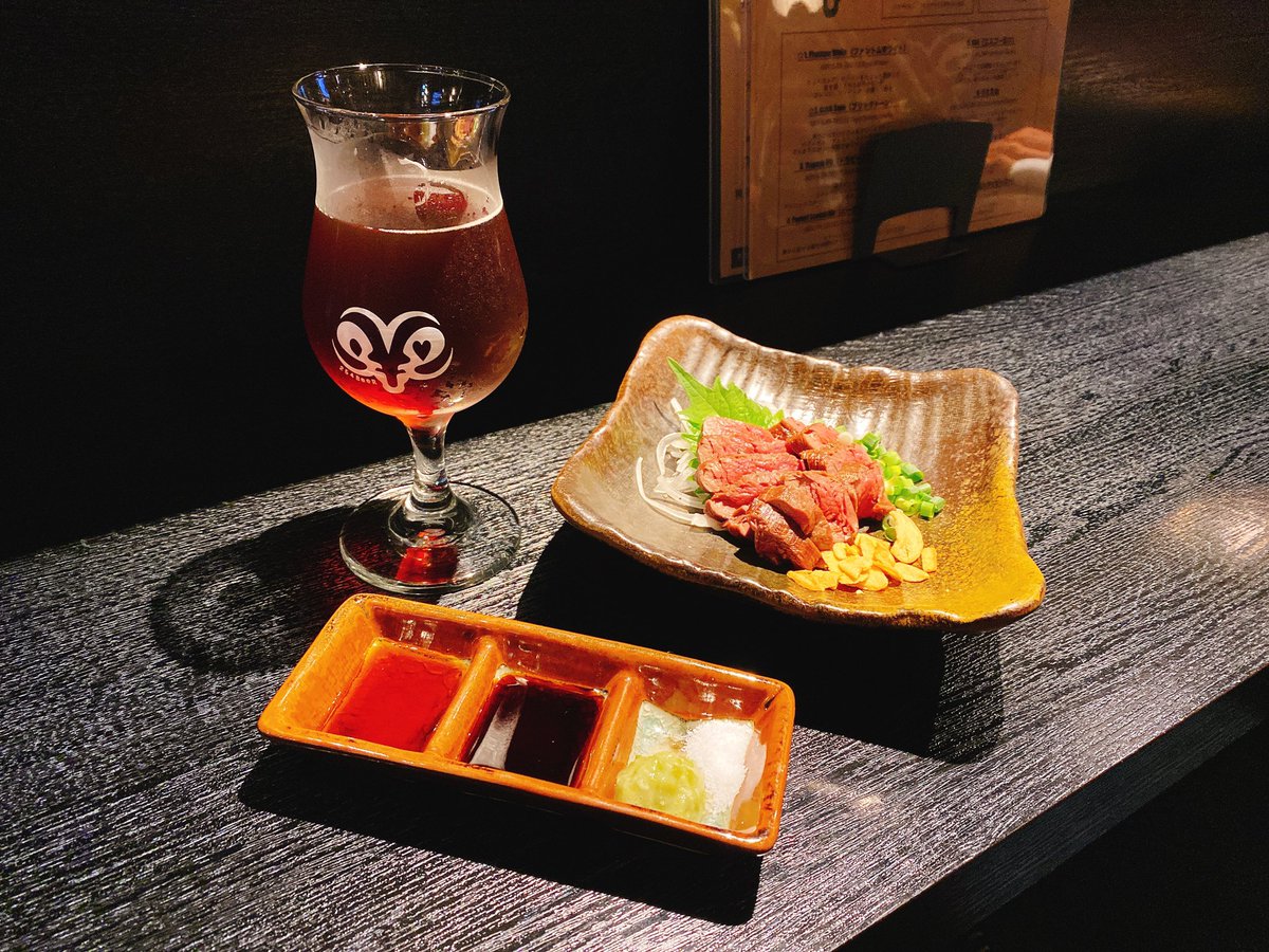 oranda2012's tweet photo. アイラモルトのビールと、エゾシカのタタキというコンビネーション（おらんだ）

#254BeeR
#29BY https://t.co/K8TmFaKtzK