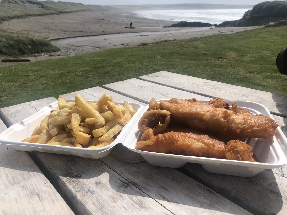 Great start to our trip to Cork with lunch @TheFishBasket 

Such a lovely location and the Fish Sharing Box is 👌

Next stop @CelticRossHotel for the weekend 

#WestCork 
#Staycation2020 
#visitwestcork