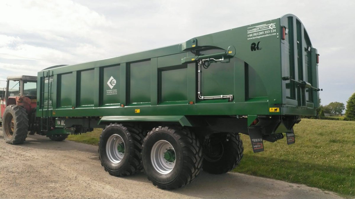 LarringtonT's tweet photo. Our NEW 26ft Majestic with oscillating Tipping cylinder. https://t.co/XZx7Oynta8