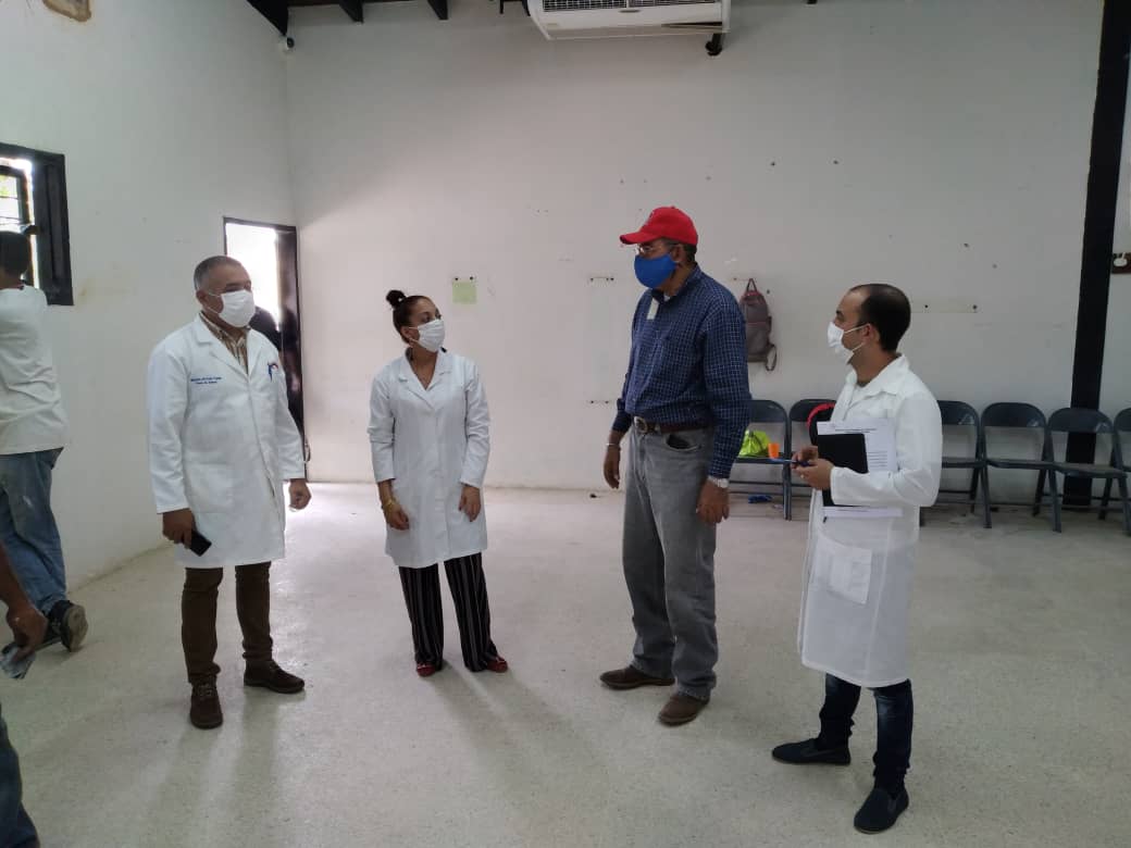 AdanVillavicen5's tweet photo. Se realizó visita al SRI El Castillito, sala que se está adecuando para la atención médica a pacientes afectado por la Covid19, acompañado de la jefa de CDI Dra. Darianna https://t.co/cWLMcLuGUp