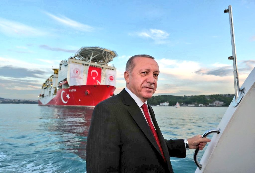 Başkan Erdoğan, Fatih Sondaj gemimizin, Karadeniz açıklarında Türkiye'ye yıllarca yetecek bir doğalgaz rezervi bulduğunu açıkladı.

Bu yüzyıl Türkiye'nin yükselişi olacak
Gümbür gümbür geliyoruz! #MüjdelerOlsun