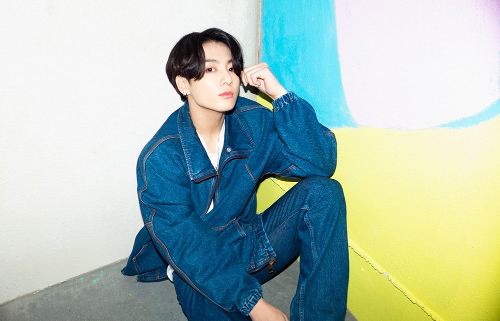VMINKOOK_INTL's tweet photo. [!] 8/24 EDM &amp; Acoustic Remix coming up at 1PM KST~
@BTS_twt #BTS #방탄소년단 #BTS_Dynamite https://t.co/c8XkGAaQwC