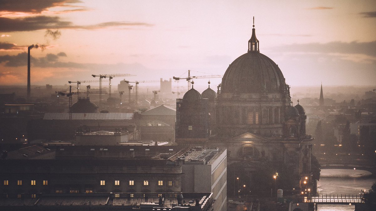 MINI's tweet image. Photographer Thomas Kakareko captures moments #ChargedWith Passion. #TheMINIThings #MINIElectric

[MINI Cooper SE: Energy consumption in kWh/100 km combined: 16.8 - 14.8, Fuel consumption in l/100 km combined: 0, CO2 emissions in g/km combined: 0.]