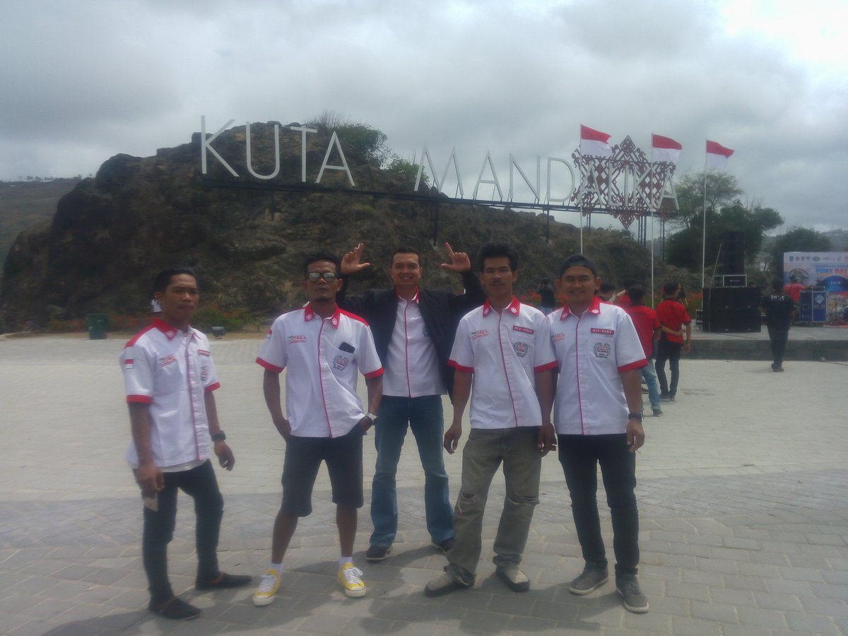 Ahyar_008's tweet photo. Para punggawa pecinta hoby rx kings salam raja satu jiwa.
#skcl(senggigi kings club lombok)
#yrki 159
Tetaplah berkarya untuk komunitas pecinta besi tua
Yamaha rx king indonesia. https://t.co/S9hfMIqDu0