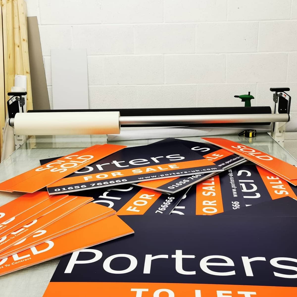 Production completed on lots and lots of #estateagent #correx #tboards for @PorterBridgend.

#signage / #signs
