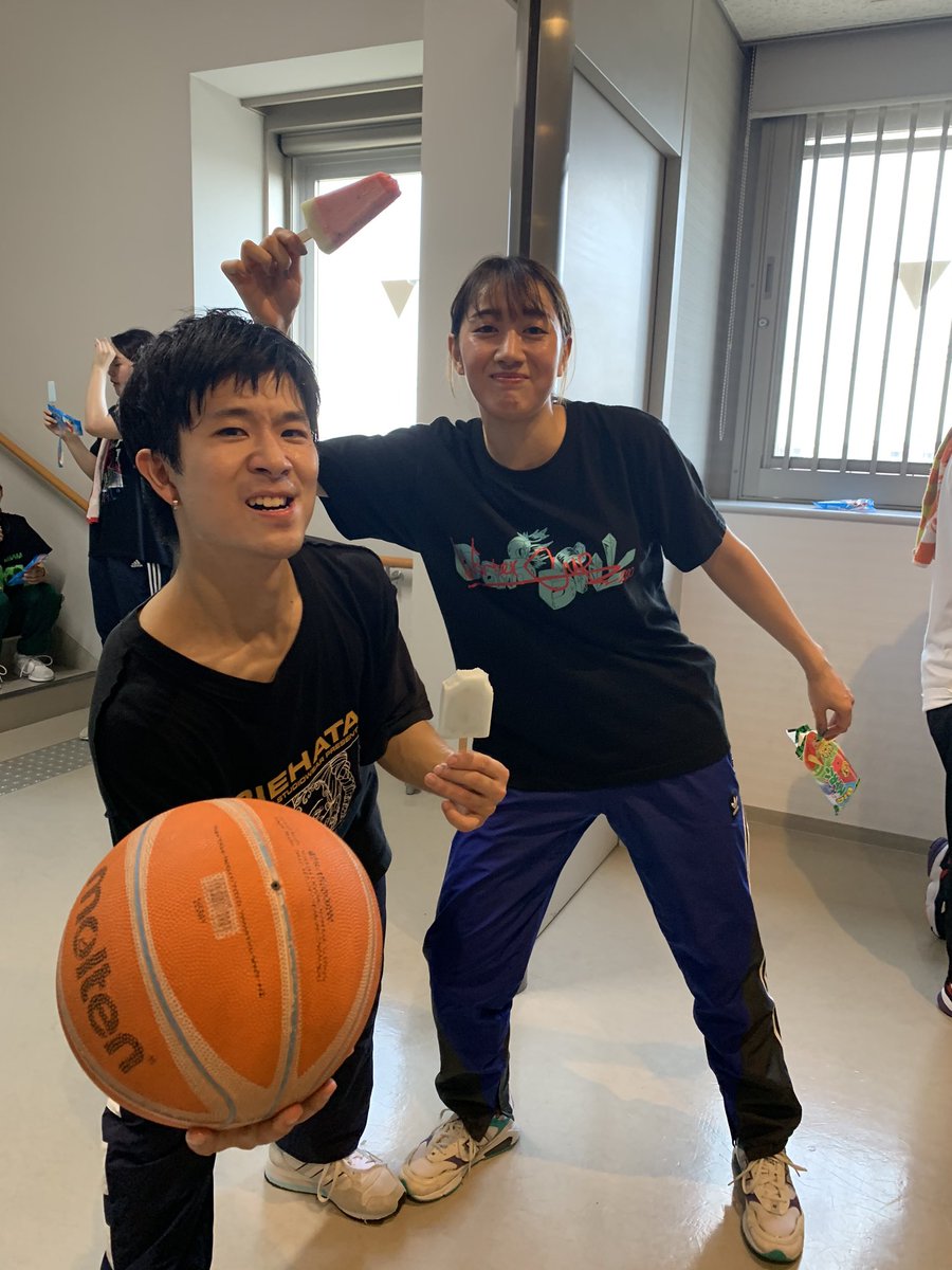 2wdcWorldwings's tweet photo. 盆休み明け合同練習スタート！！⭐️
汗だくになりながら頑張りました！！
アイス差し入れしていただいて
みんなテンションあがりまくり☝️☝️
明日も頑張るぞおおお！🔥 https://t.co/vRCZunaiXq