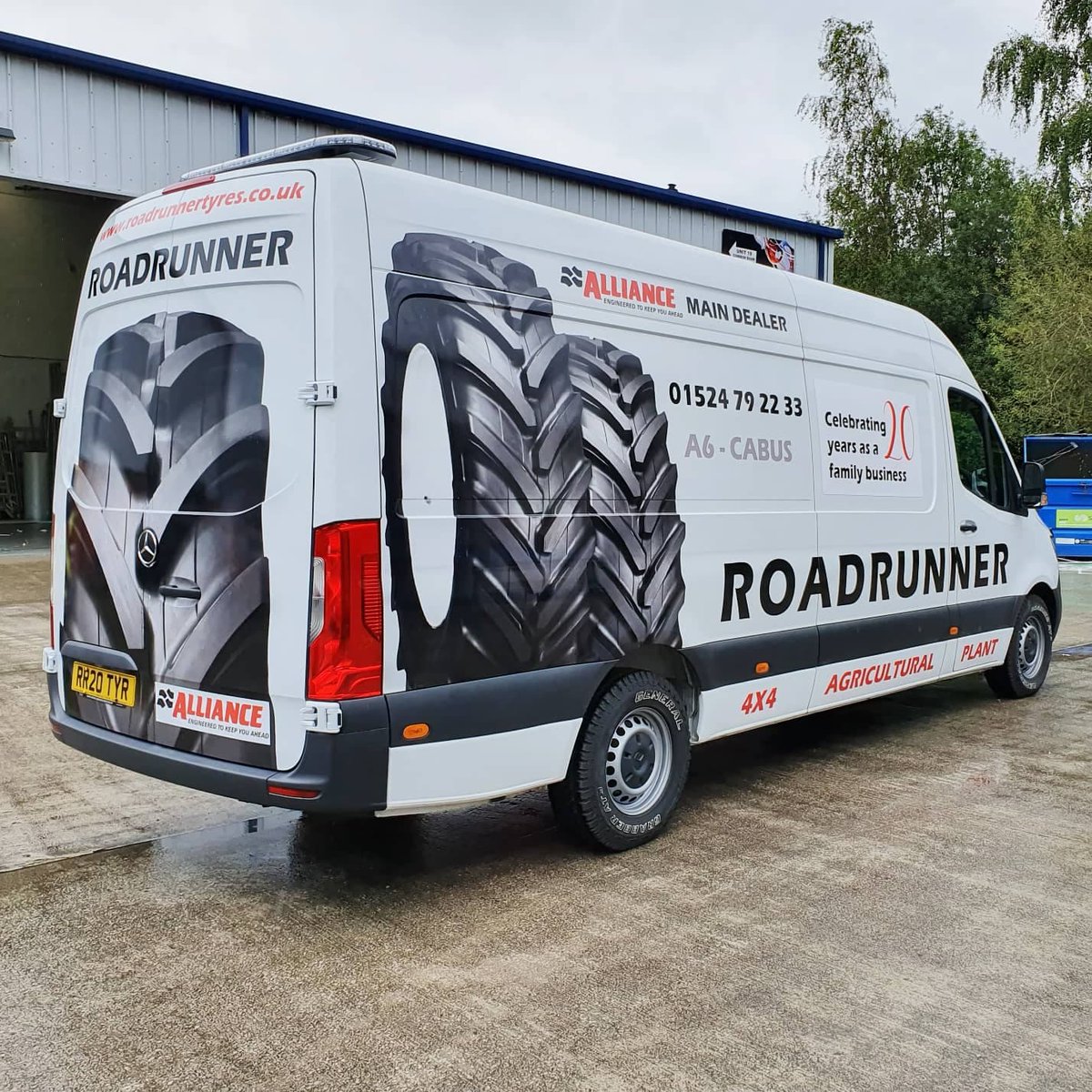 PoppySignsltd's tweet photo. Todays part vehicle wrap designed and installed for Roadrunner Tyres. We love this eye catching look! π€©πWhat do you think?
β’
#vehiclewrape #vanwrap #vangraphics #graphics #signage #chorley #wearepoppysigns #signs #advertising #branding #partwrap #localbusiness https://t.co/l3c8kDt8Iy