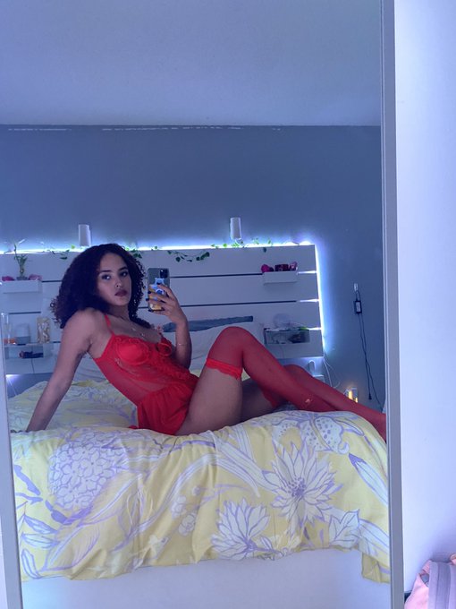 Watch sinverguenza's leaked NSFW photo on TwXstars