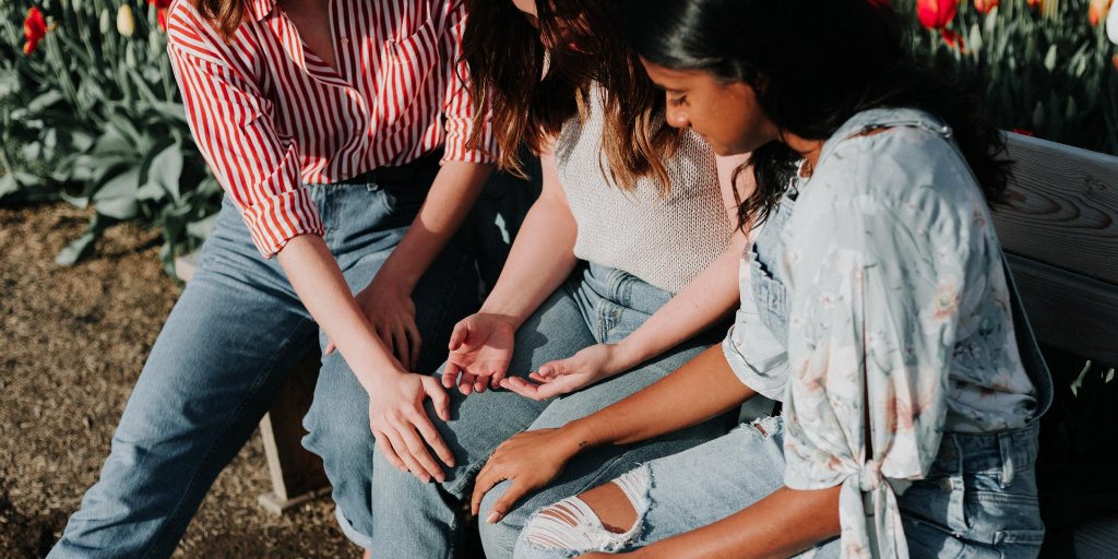 hodijo1's tweet photo. Offer prayers and petitions in the Spirit all the time. Stay alert by hanging in there and praying for all believers.—Ephesians 6:18

Photo by Priscilla du Preez https://t.co/Y4N9SnNVni