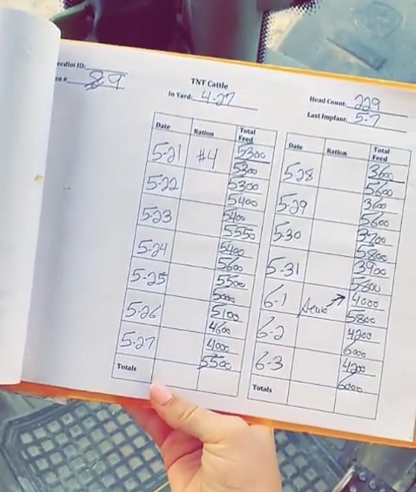 PerformanceBeef's tweet photo. Out with the old, in with the new. 📈

See how Tori's family moved from paper to digital records, helping save time and boost accuracy. 💯

Follow Performance Beef Snapchat today to see more of the family-owned yearling-to-finish cattle operation. https://t.co/RtAS1utGpa