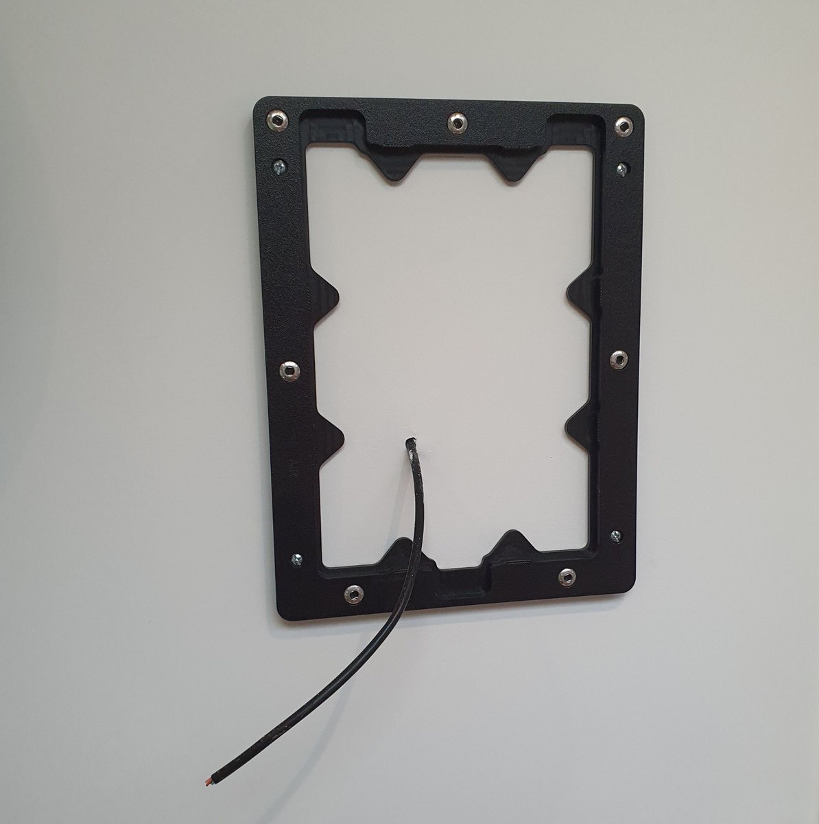 VidaBox's tweet image. 😁The On-Wall Enclosure can be installed over a gang box and wired up simply. Though! I would trust this type of work to an installer - When its done I'll look GREAT in your home!😍😍😍 #homeautomation #smarthome #Securecase #residentialmount #Flushedmount #inwallmount #Wallmount