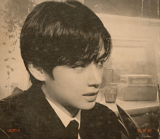 V_KTHKing's tweet photo. Fall in LOVE with KIM TAEHYUNG
it's the easiest thing to do😁💜

#ArmyWithDirectioners #BTSV #V https://t.co/0s6oj2PPCI