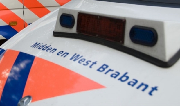 Politie houdt jongen (17) aan na dreigen met een mes - ..