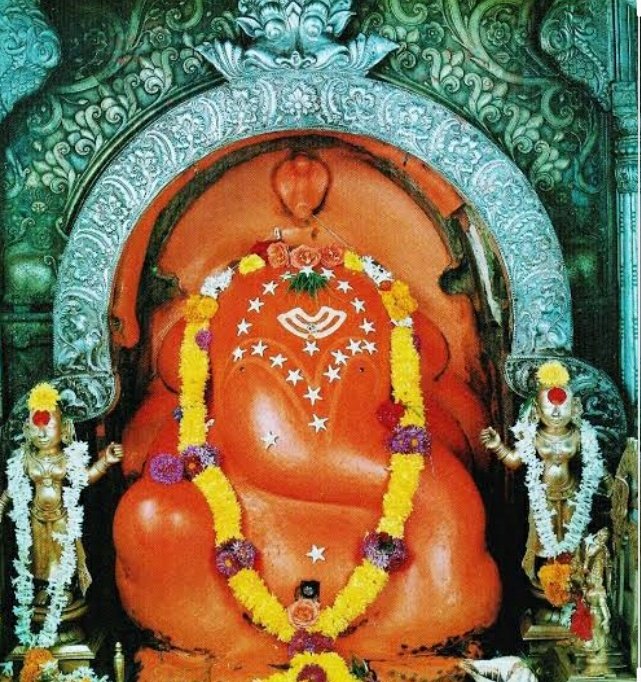 2.Mayureshwar at Morgaon is named after the village where once peacock were found in abundance. This temple should be visited first. Also it is called Mayureshwara as Ganesh came on a mayuri or peacock to defeat demon Sindhurasur.