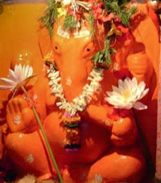 7. Varad vinayak near Khopoli on Mumbai Pune highway, is said to grant boons to all his devotees. The story is of handsome Prince Rukmangad who refused the illicit calls of sage Vachaknavi's wife Mukunda who then cursed him to be a leper.