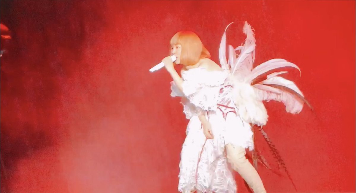 かねｺﾞﾝ ティンカーベルなのかな 衣装フワッと生きているように操るyukiちゃんはやはり素晴らしい