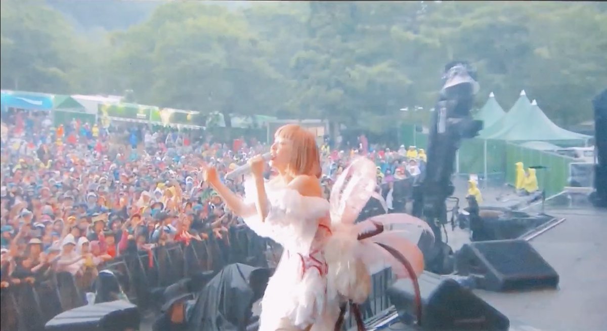 かねｺﾞﾝ ティンカーベルなのかな 衣装フワッと生きているように操るyukiちゃんはやはり素晴らしい