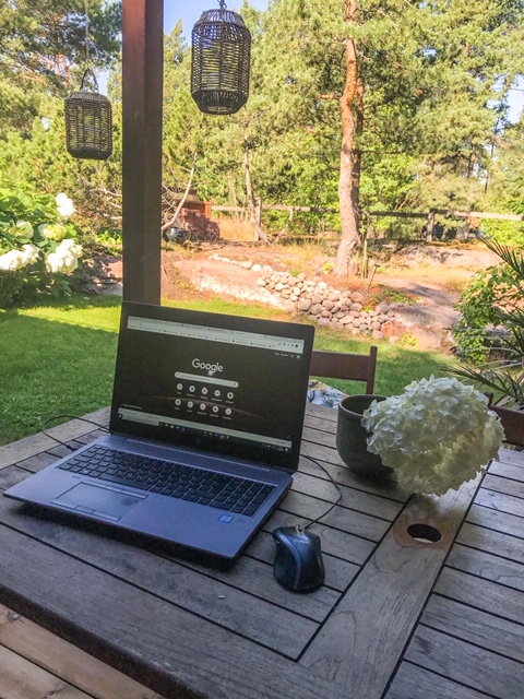 Pinto_Design's tweet image. Kesälomat alkavat jäädä taakse ja paluu etätöihin on alkanut. ☀️ Aurinkoisen perjantain esittelyssä Pinton erinäköiset etätoimistot ja assistentit! Maltetaan vielä olla varovaisia ja pitää etäisyydet. Ihanaa alkavaa viikonloppua!

#pintodesign #etätyö #kotitoimisto