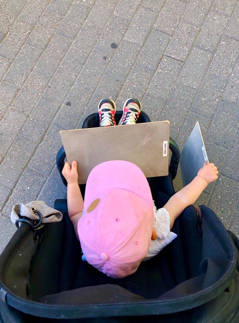 Pinto_Design's tweet image. Kesälomat alkavat jäädä taakse ja paluu etätöihin on alkanut. ☀️ Aurinkoisen perjantain esittelyssä Pinton erinäköiset etätoimistot ja assistentit! Maltetaan vielä olla varovaisia ja pitää etäisyydet. Ihanaa alkavaa viikonloppua!

#pintodesign #etätyö #kotitoimisto