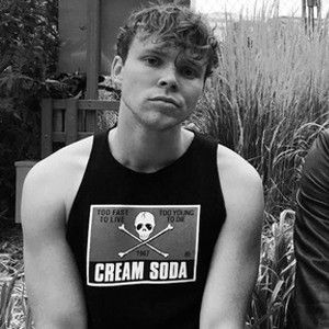 Ashton in a tanktopA thread