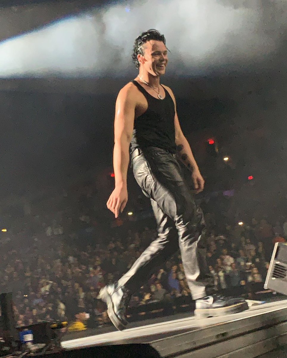 Ashton in a tanktopA thread