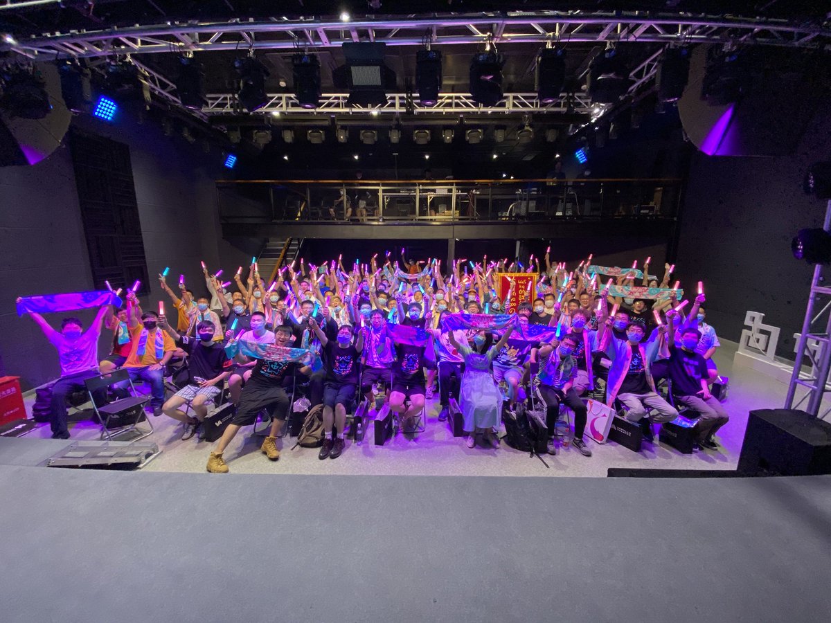 Hotwaternoodles's tweet photo. #湊あくあソロライブ2020 
#湊あくあ
ライブが終わるあとみんなさんの写真撮ったよ！！！！！！！本当にありがとうございます！！！！！！！あくあちゃんもお疲れ様でした！！！！！！！ https://t.co/iVrDf5NqPR