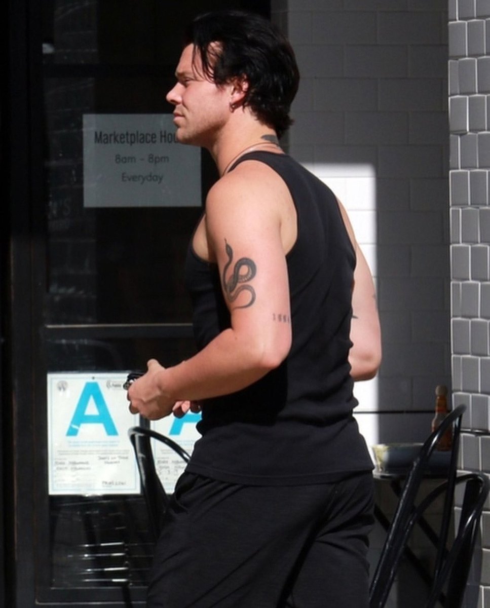 Ashton in a tanktopA thread