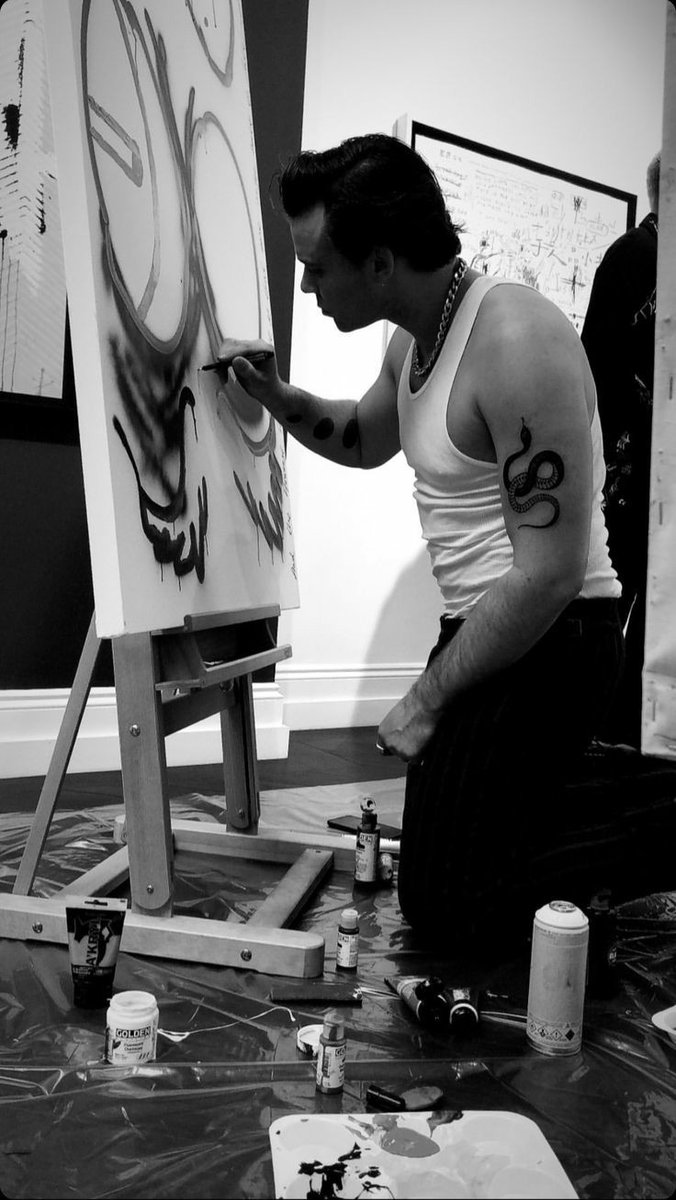 Ashton in a tanktopA thread