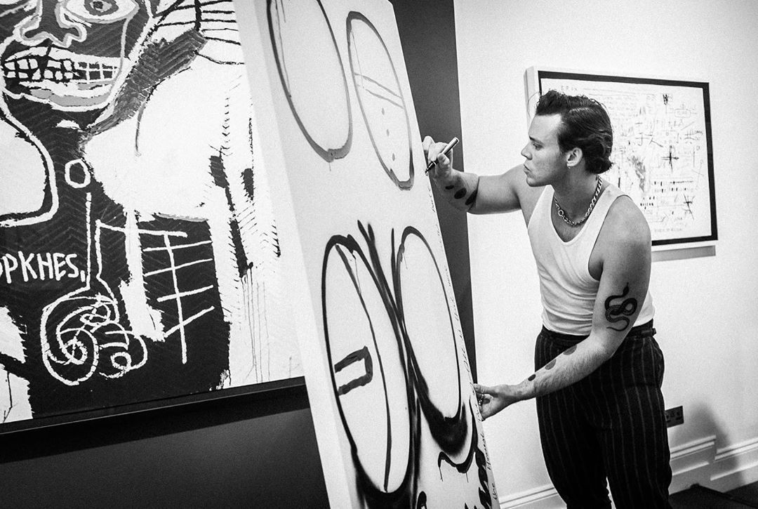 Ashton in a tanktopA thread