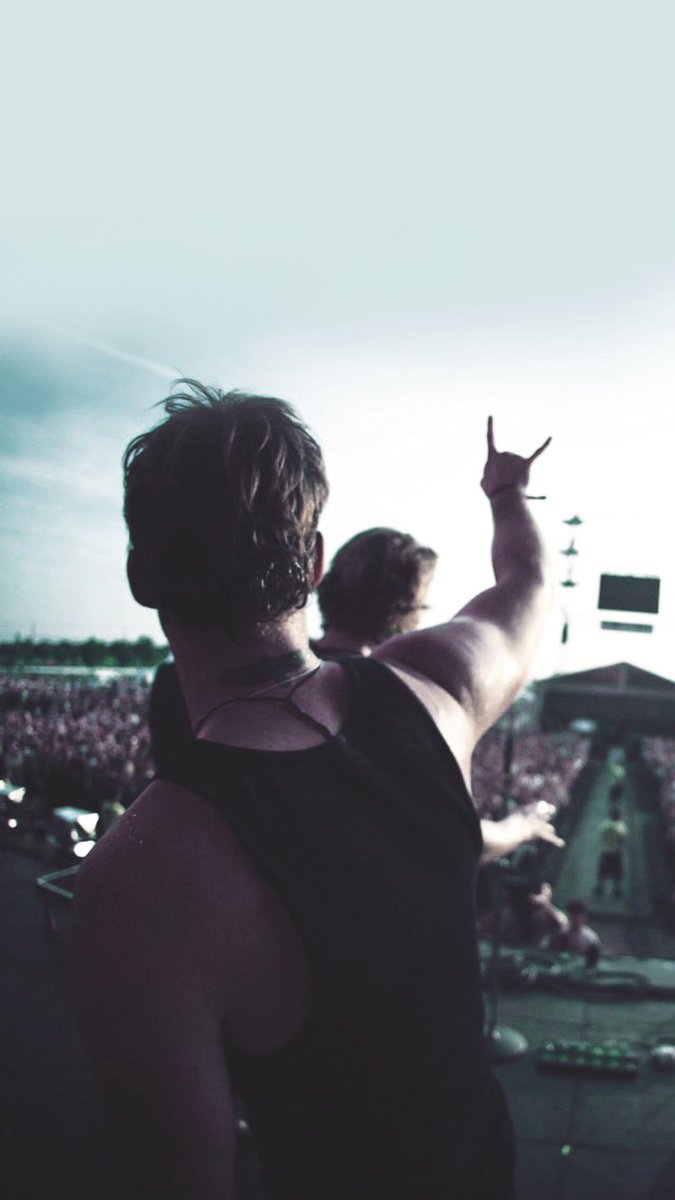 Ashton in a tanktopA thread