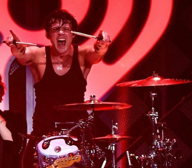 Ashton in a tanktopA thread