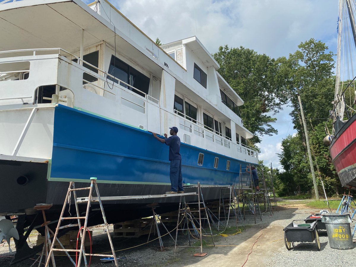 DBYard's tweet image. Getting some pain on the hull of 89' Custom Kelly Steel Yacht, "Oasis".